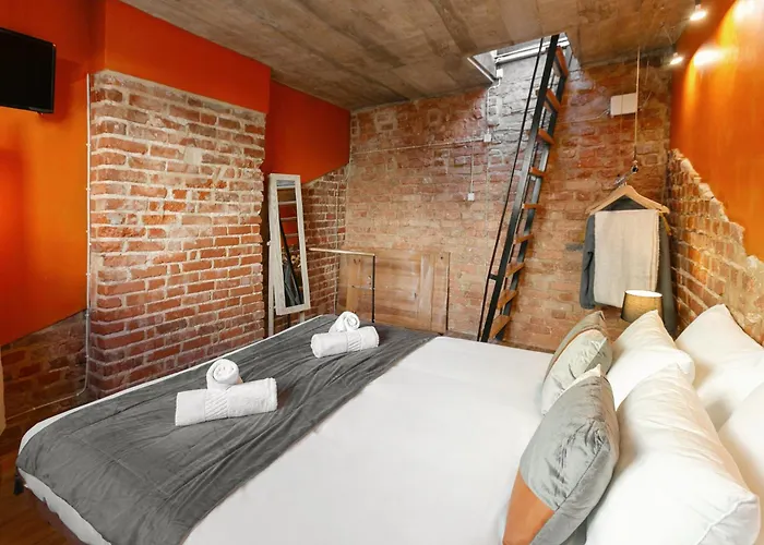 דירה Brick House